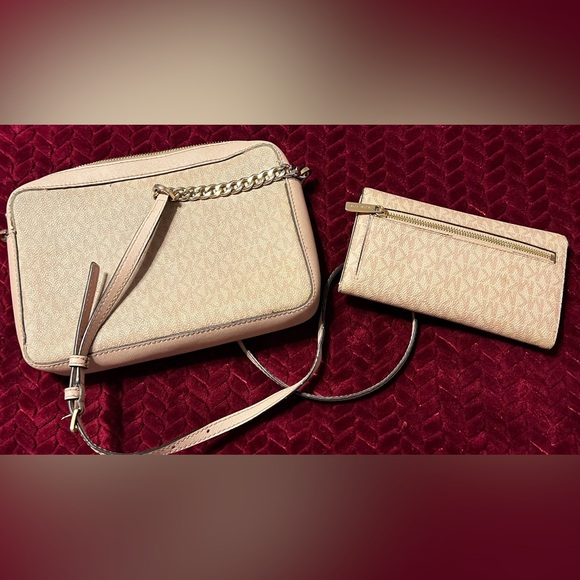 UC Michael Kors Light Blush Crossbody and Wallet 2-piece Set - Picture 3 of 12